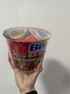 深夜的诱惑，那必须是康师傅红烧牛肉面