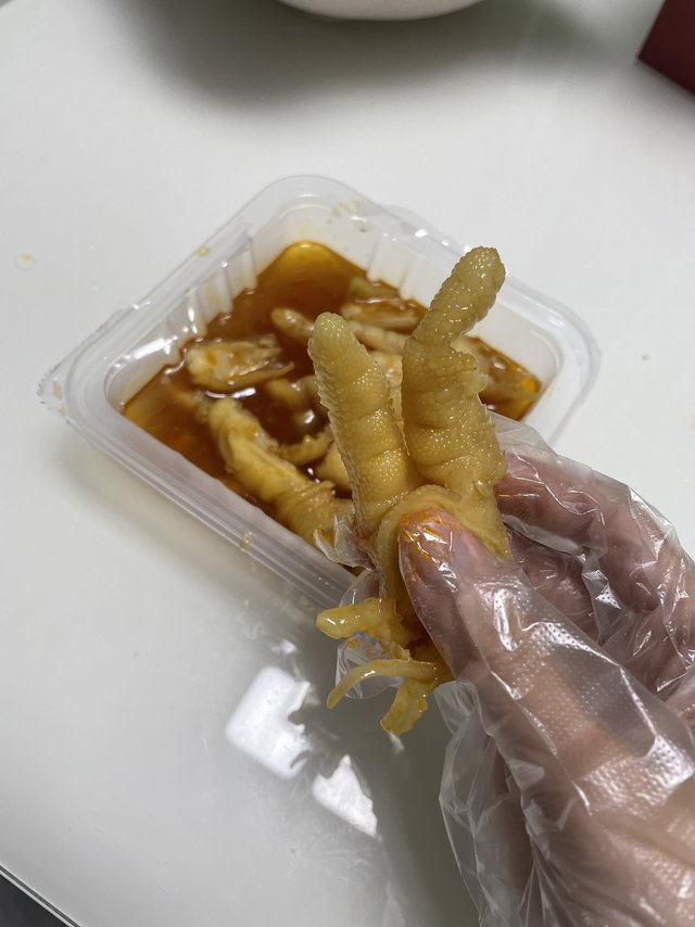 上课前去快递站拿了这个无骨凤爪!