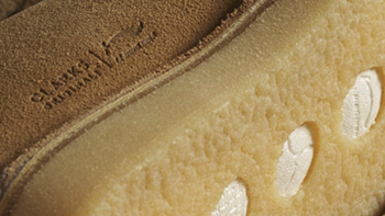 䨻轻弹科技加持，Clarks Originals x LI-NING 1990 看点有哪些？