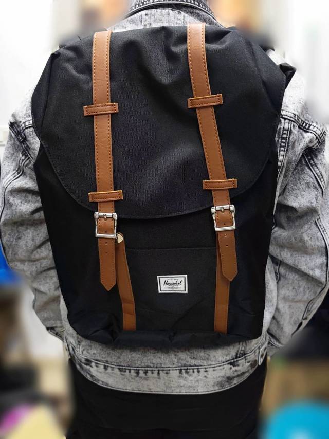 145下车的herschel双肩包