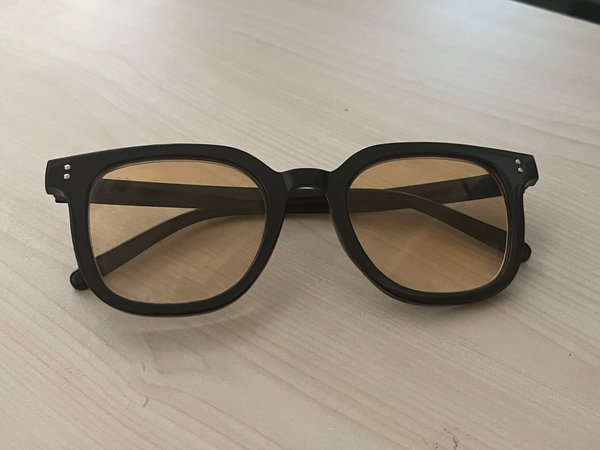 可是这个渐变色墨镜真的很酷啊