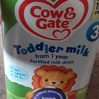 小朋友喜欢吃英国版的牛栏奶粉