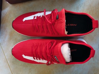 人生第一双红色运动鞋子