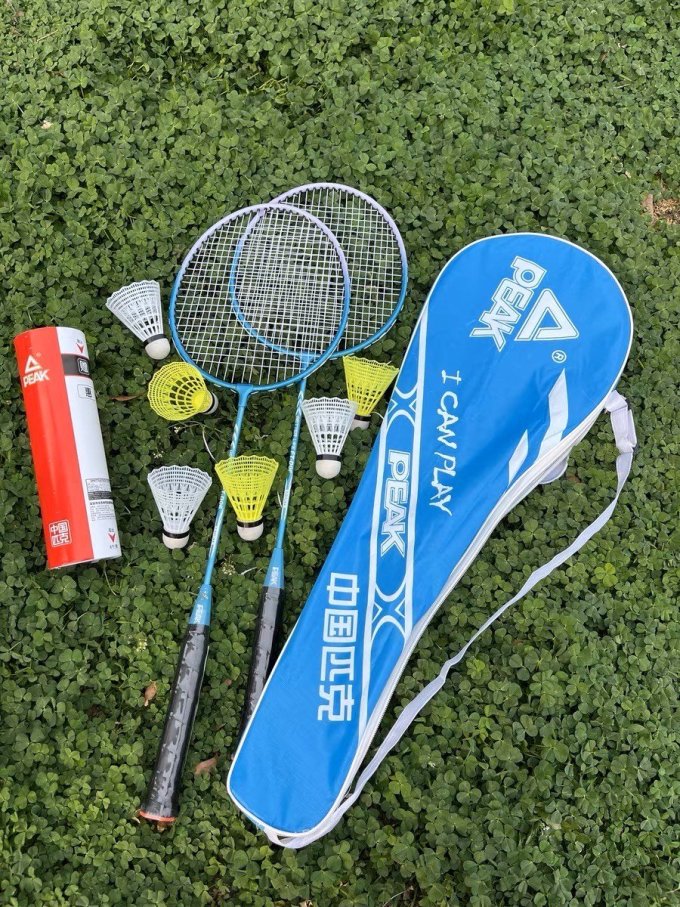 来一起打羽毛球,运动让人快乐