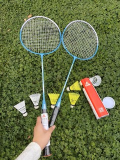 来一起打羽毛球，运动让人快乐