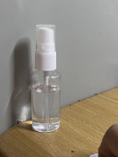 小小一个的透明喷雾瓶子
