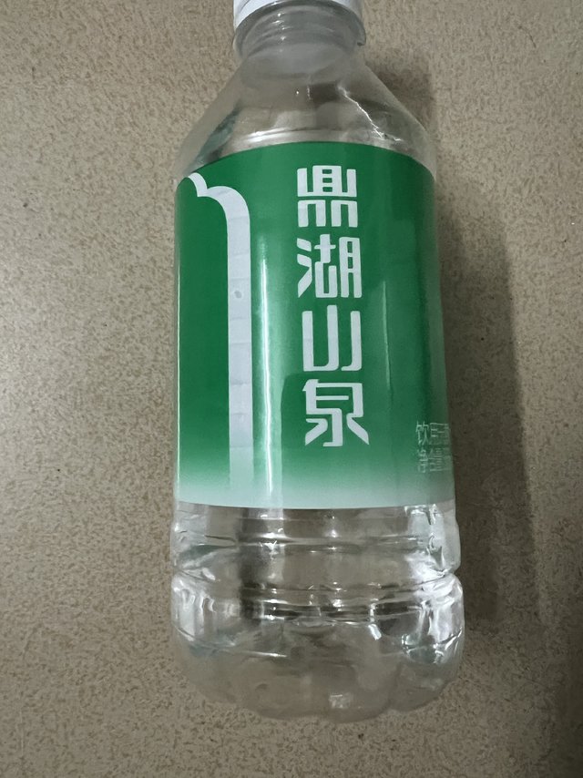 这广东矿泉水还可以，包装设计也好看！