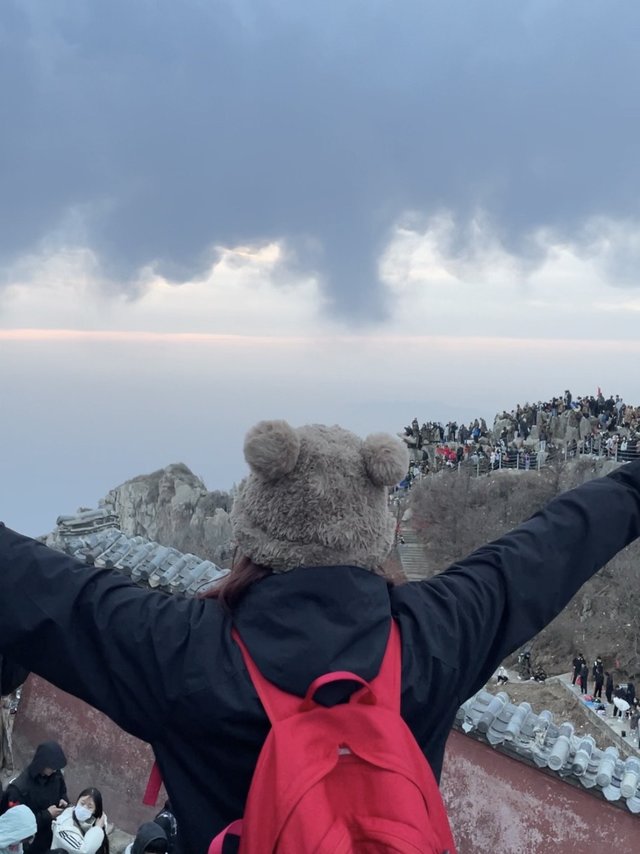 贵人鸟冲锋衣泰山穿搭