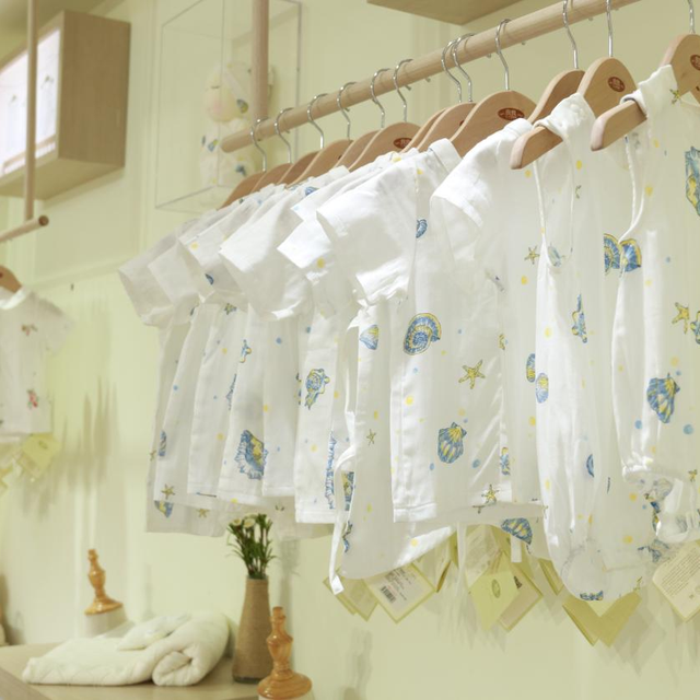 宝宝的衣服可以和大人的一起洗吗？婴儿洗衣机值得买吗？