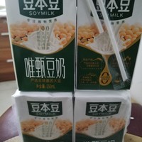 ​豆本豆 唯甄豆奶 植物蛋白质饮料 儿童营养早餐奶 250ml*6盒原味饮品又买了 不错呢 一块多一盒 挺便宜的