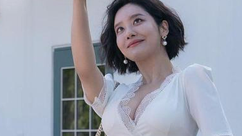 谁说惠廷“胸大无脑”？姐主打就是一个反差感！