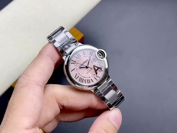 每个女生都会喜欢的卡地亚蓝气球粉色表盘！