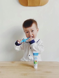 怎么样选择宝宝的第一只牙膏呢？