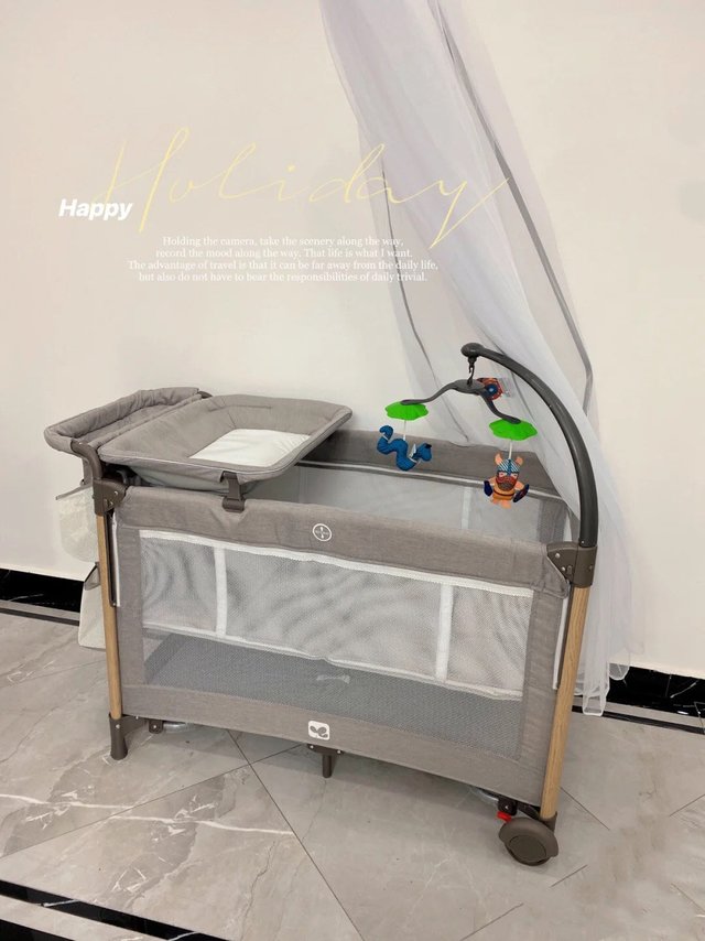 小户型之光！可折叠可拼接的婴儿床一步到位