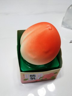 桃子外形的桃气冰激凌，很适合春天吃哦