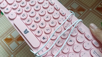超级喜欢这款粉粉嫩嫩的笔记本电脑外接键盘，写作更有动力了呢！