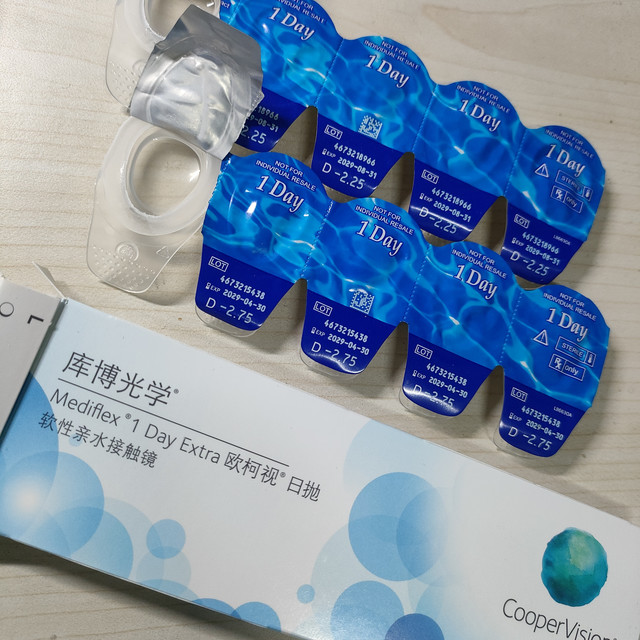 花了一个小时戴上了隐形眼镜，好怀念没近视的日子🧸