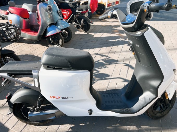 上班代步新选择雅迪vflyn100max电动车