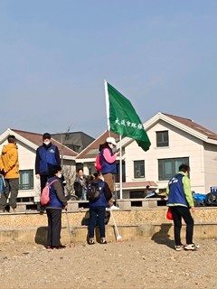 保护海岸线 周末参加环保志愿者协会活动