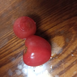 吃货的快乐来源于小西红柿。