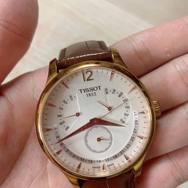 我老婆给我买了心心念念的天梭﻿手表
