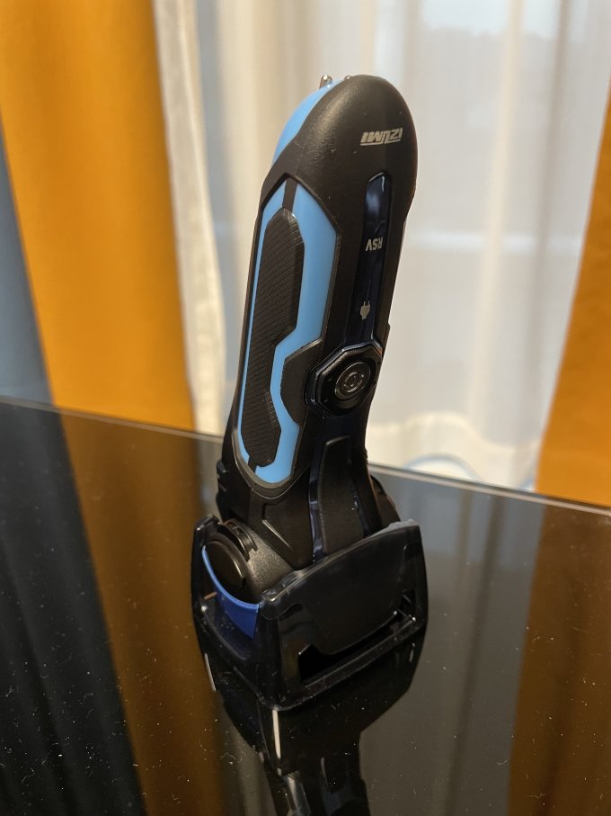 泉精器电动剃须刀