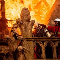 纪实灾难片《燃烧的巴黎圣母院》定档，IMAX带你走进那场载入史册的大火