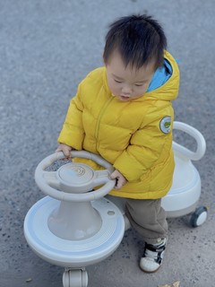 震惊！浙江一孩子骑了这个扭扭车，不肯下来