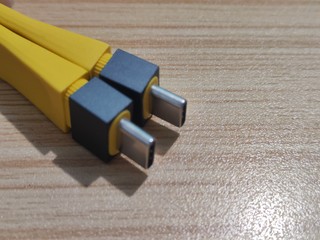 闪极“随影”双USB-C接口PD 100W快充数据线