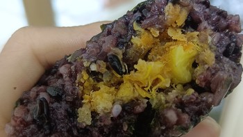 美食 篇六十九：速食分享之海苔黑米肉松饭团