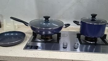 新晋厨房宠儿“比利时蓝钻 陶瓷炒锅”