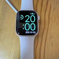 Apple/苹果 Apple Watch Series 8；星光色铝金属表壳；星光色运动型表带