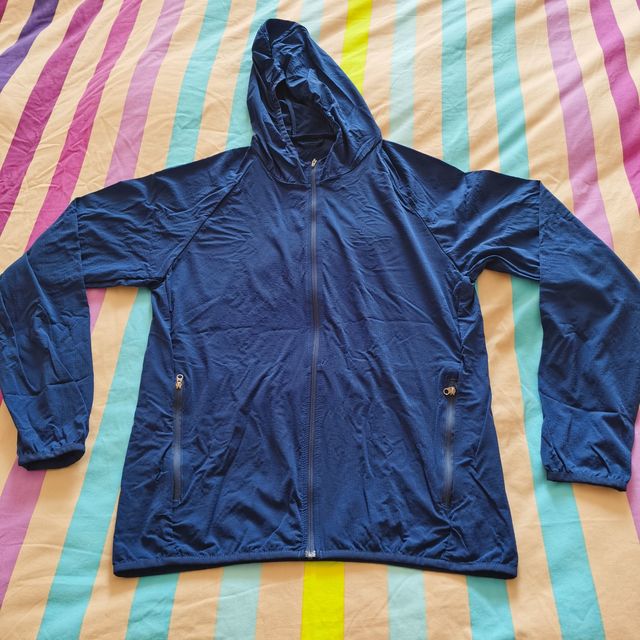 一件可以贴身穿的速干运动皮肤衣