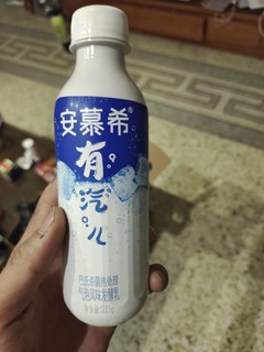 带汽的乳牛奶