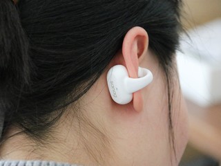 你见过夹在耳朵上的耳机吗？