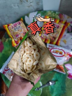 哇塞！是零食大礼包呀～这么多，太幸福啦～