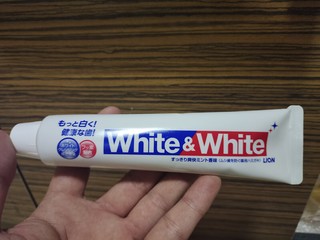 狮王美白牙膏white&white