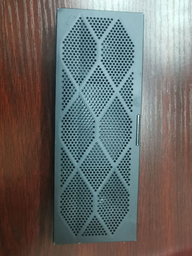 Mini JAMBOX是一款优秀的蓝牙音箱