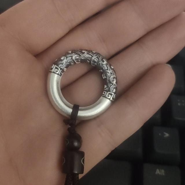 纯银吊坠，金箍祥云纹饰很漂亮