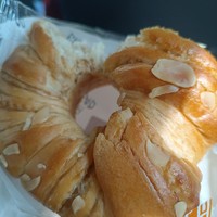 便利店美食 篇七：春日出游计划|带上好吃的枫糖风味花环面包吧！！