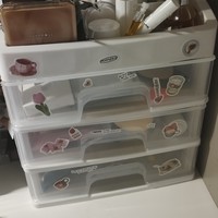 化妆品收纳~我的百宝箱，一个箱子，收纳了所有的化妆品，桌子瞬间干净了。