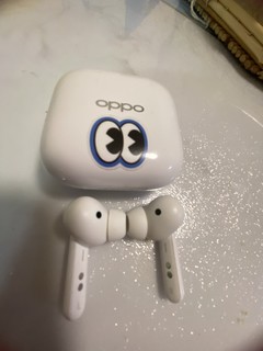 高颜值的OPPO降噪蓝牙、入耳式耳机。