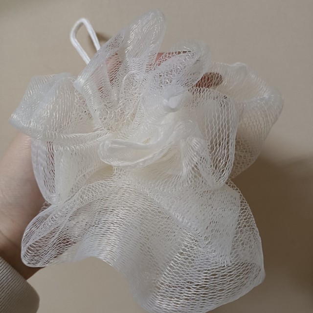 皮肤娇嫩的姐妹用浴花就很合适。