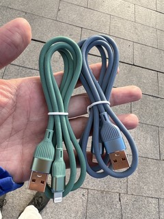 软胶usb-a to L性价比做工无敌。