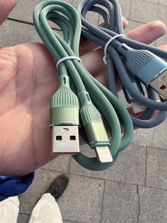 软胶usb-a to L性价比做工无敌。