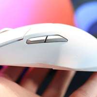 这是我用过最轻的游戏鼠标，雷柏VT9，用它办公游戏两不误