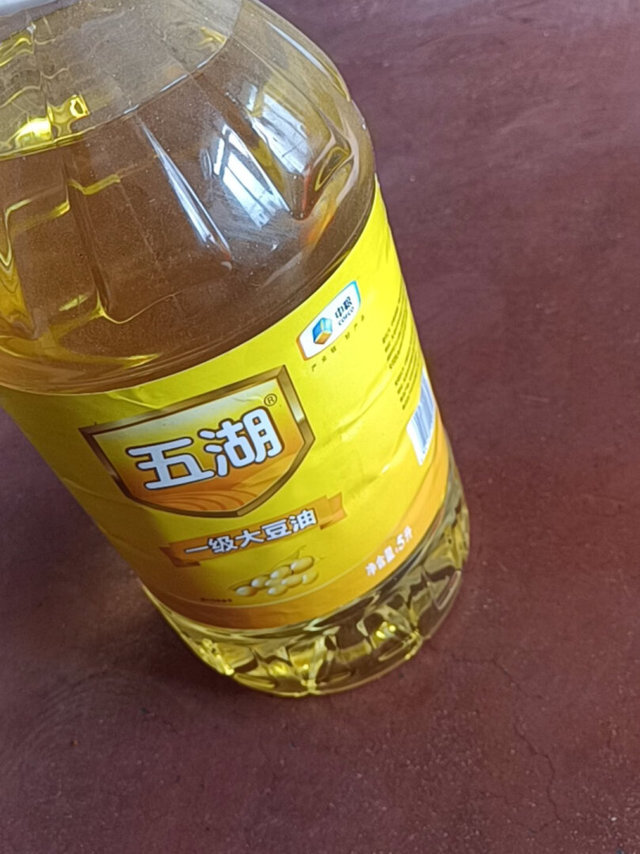 我买的五湖大豆油，非常好，羊出品，大品牌