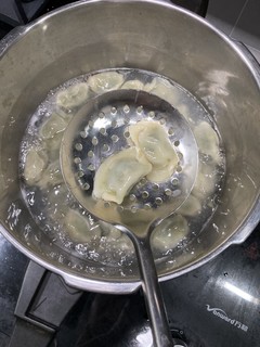 速冻水饺🥟大概是世上最容易做的菜了吧？