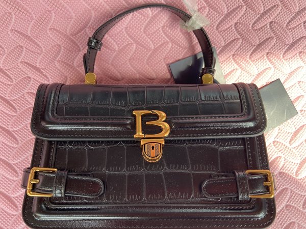 背上心爱的包包，一起去露营吧！