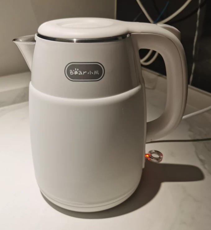 小熊电水壶